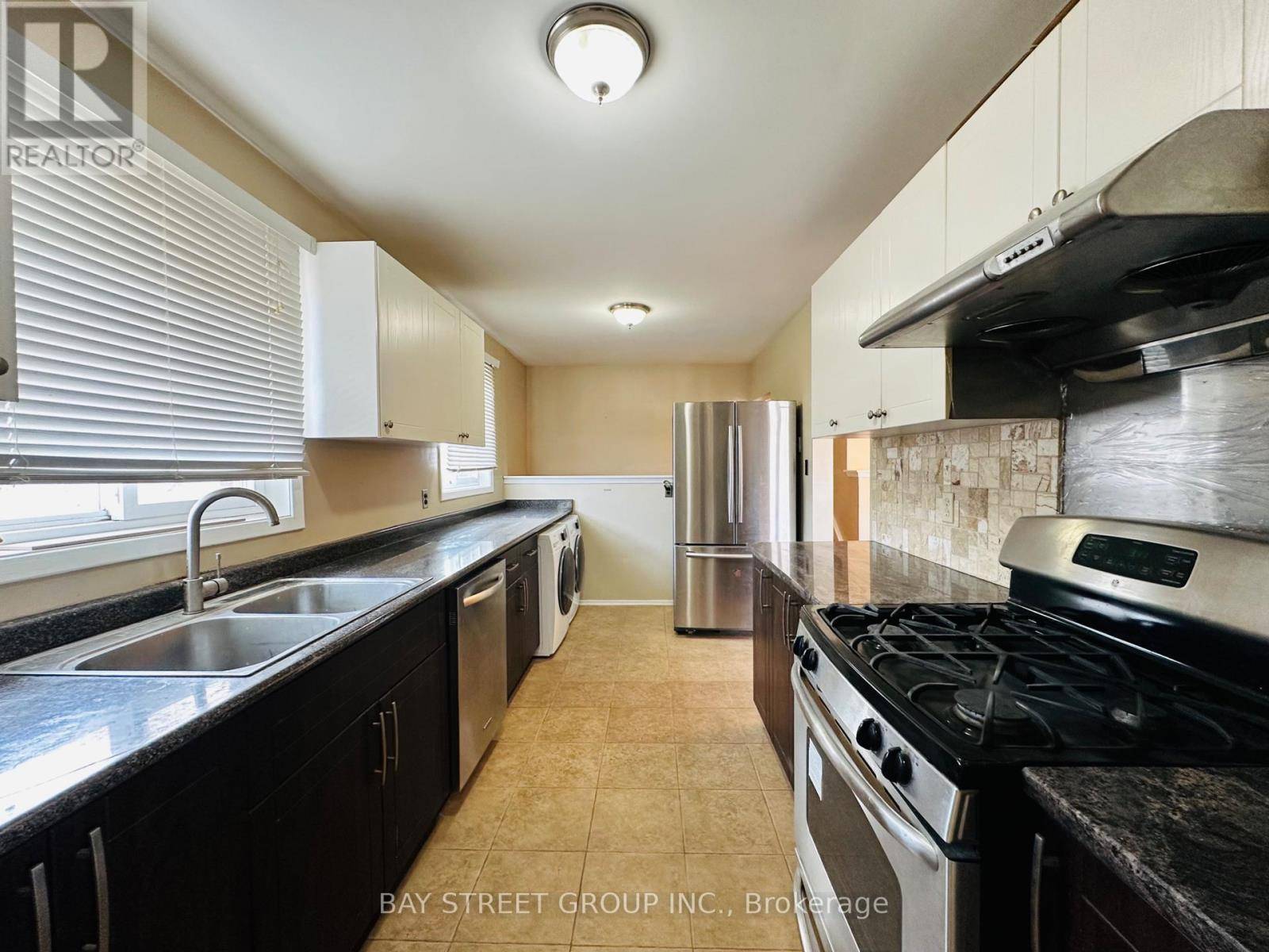 Mississauga (erindale), ON L5C2E3,3406 FELLMORE DRIVE