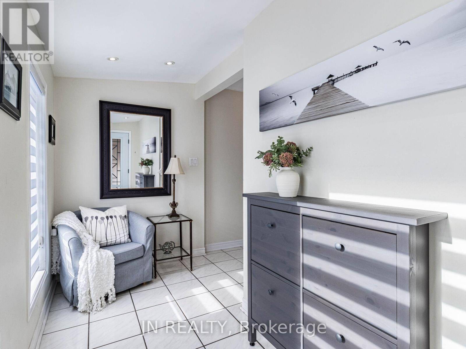 Brampton (southgate), ON L6T3P5,27 FINCHLEY CRESCENT