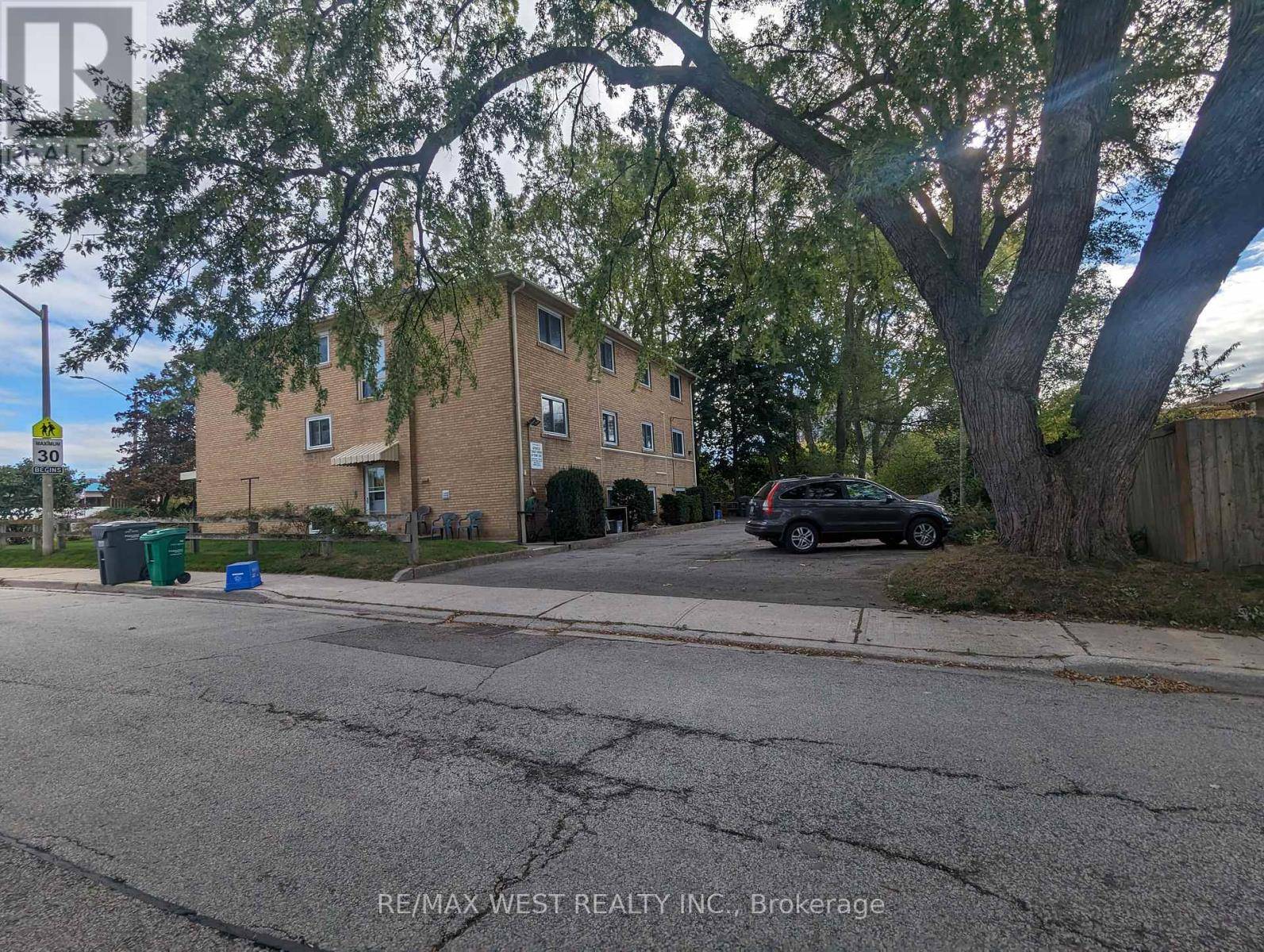 Mississauga (port Credit), ON L5H2G8,50-52 PETER STREET N