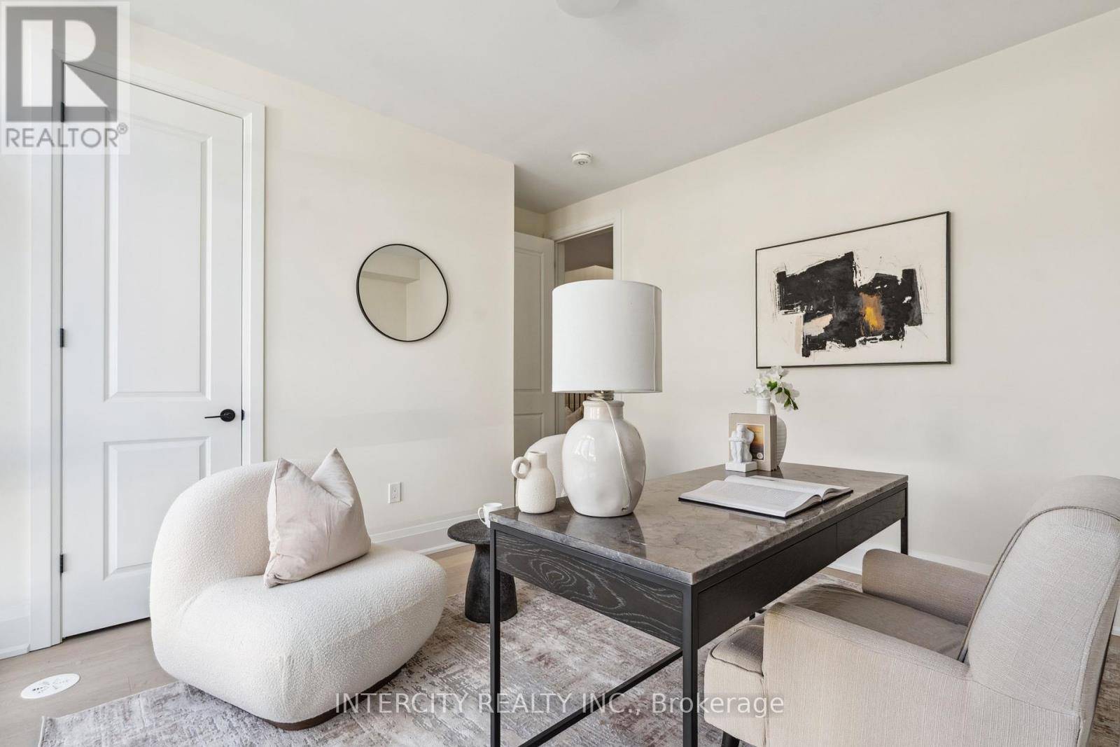 Oakville (1001 - Br Bronte), ON L6L0H9,2282 SOVEREIGN STREET
