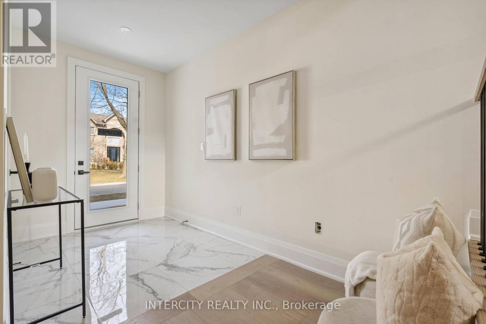 Oakville (br Bronte), ON L6L0H9,2282 SOVEREIGN STREET