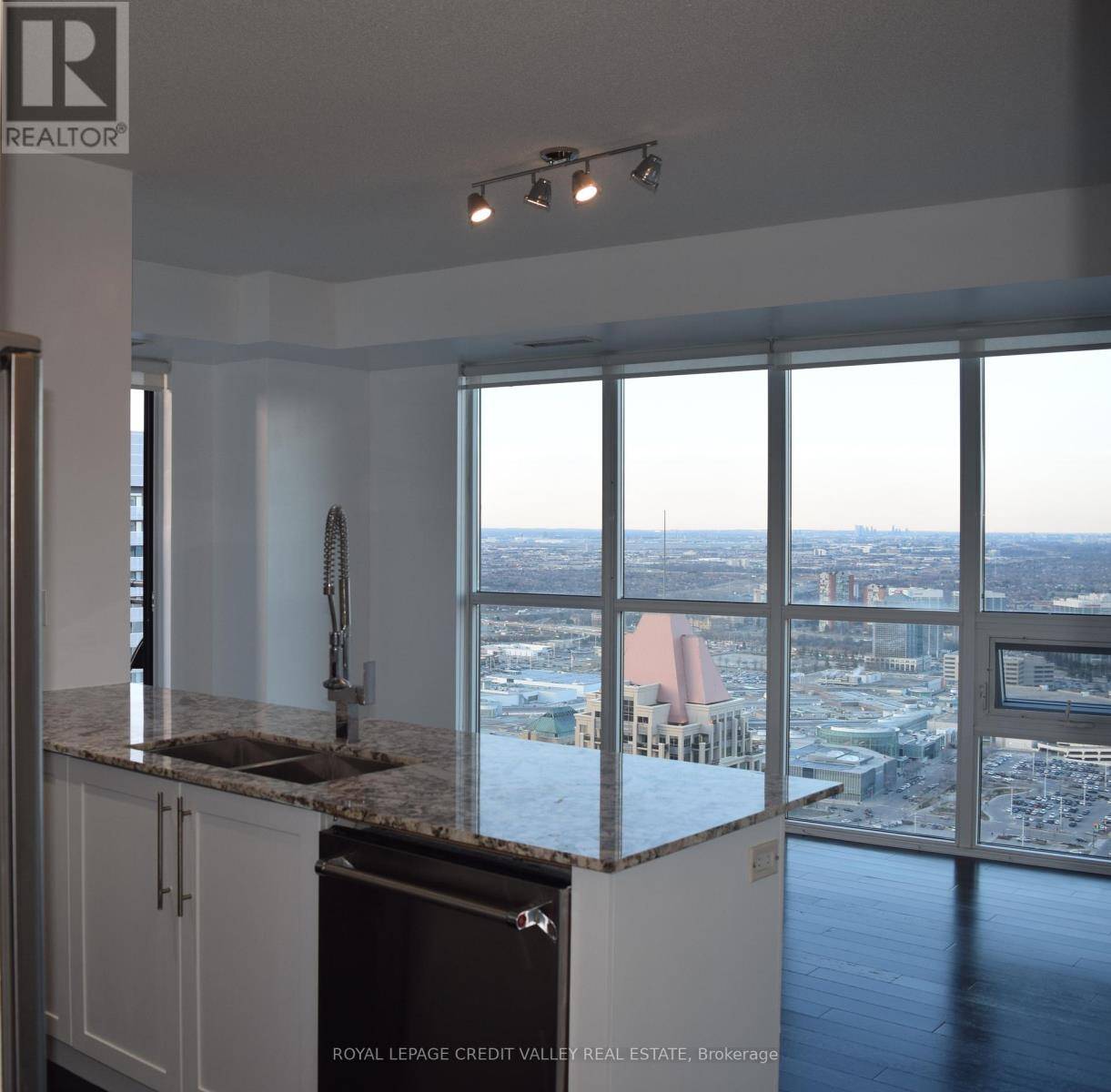 Mississauga (city Centre), ON L5B0J7,4011 Brickstone Mews #4205