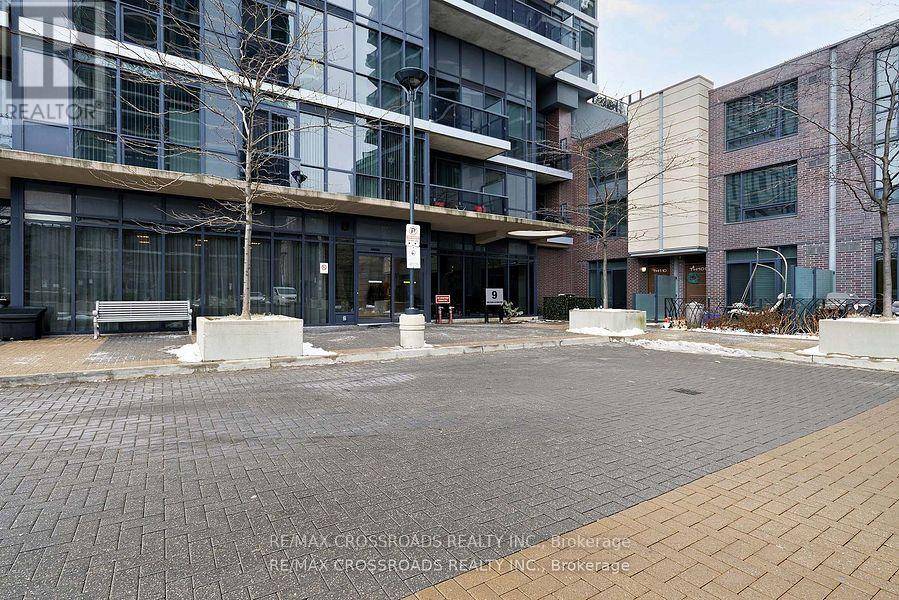 Toronto (islington-city Centre West), ON M9B0B3,9 Valhalla Inn RD #903