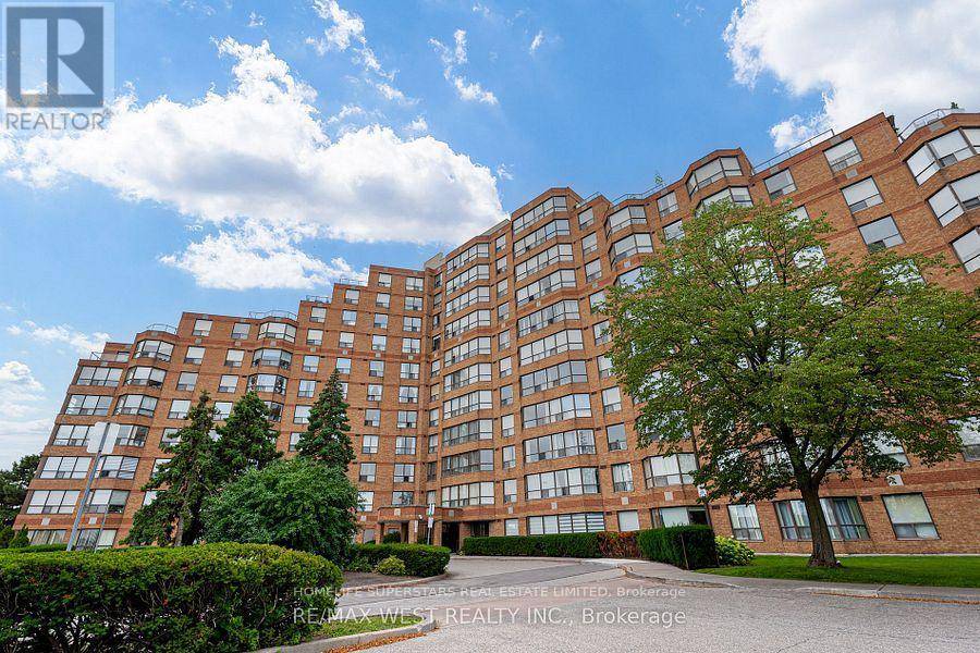 Toronto (west Humber-clairville), ON M9W6X8,6 Humberline DR #110