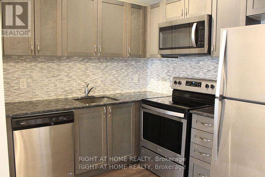 Toronto (keelesdale-eglinton West), ON M6M4G3,6 Bicknell AVE #17