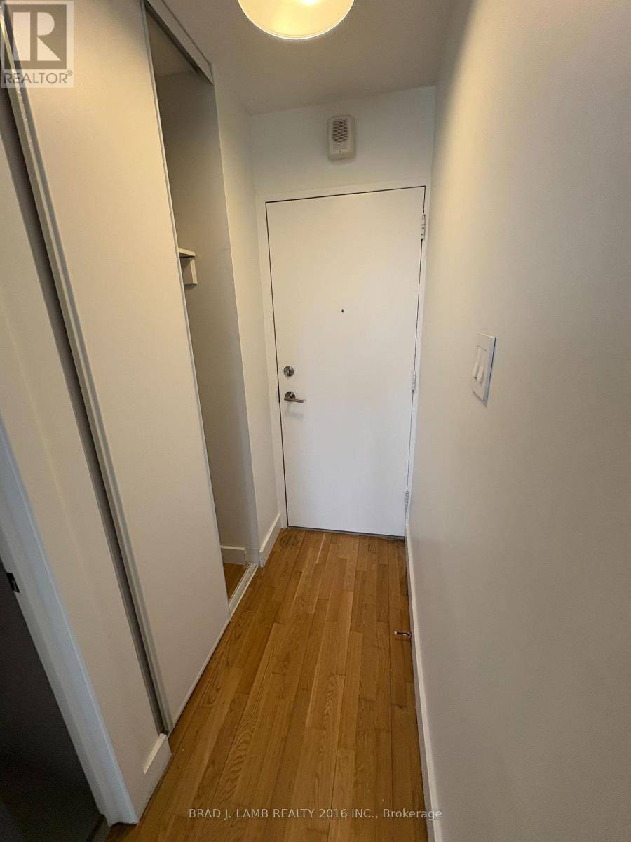 Toronto (dovercourt-wallace Emerson-junction), ON M6H4E8,730 St Clarens AVE East #915
