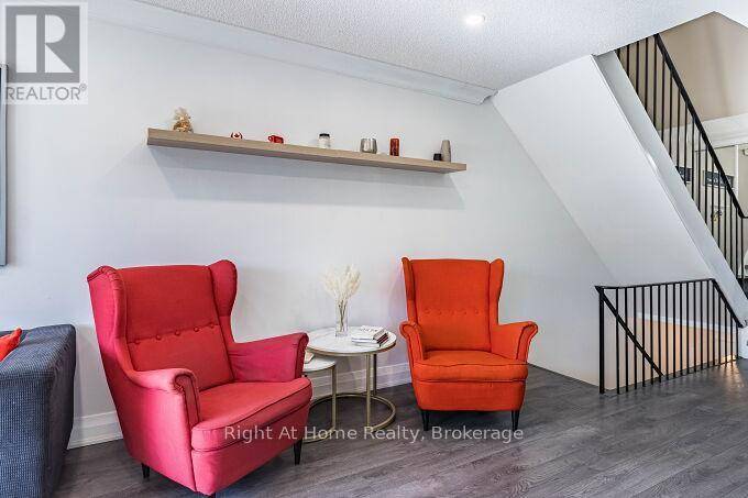 Oakville (fa Falgarwood), ON L6H2Z3,1528 Lancaster DR #24