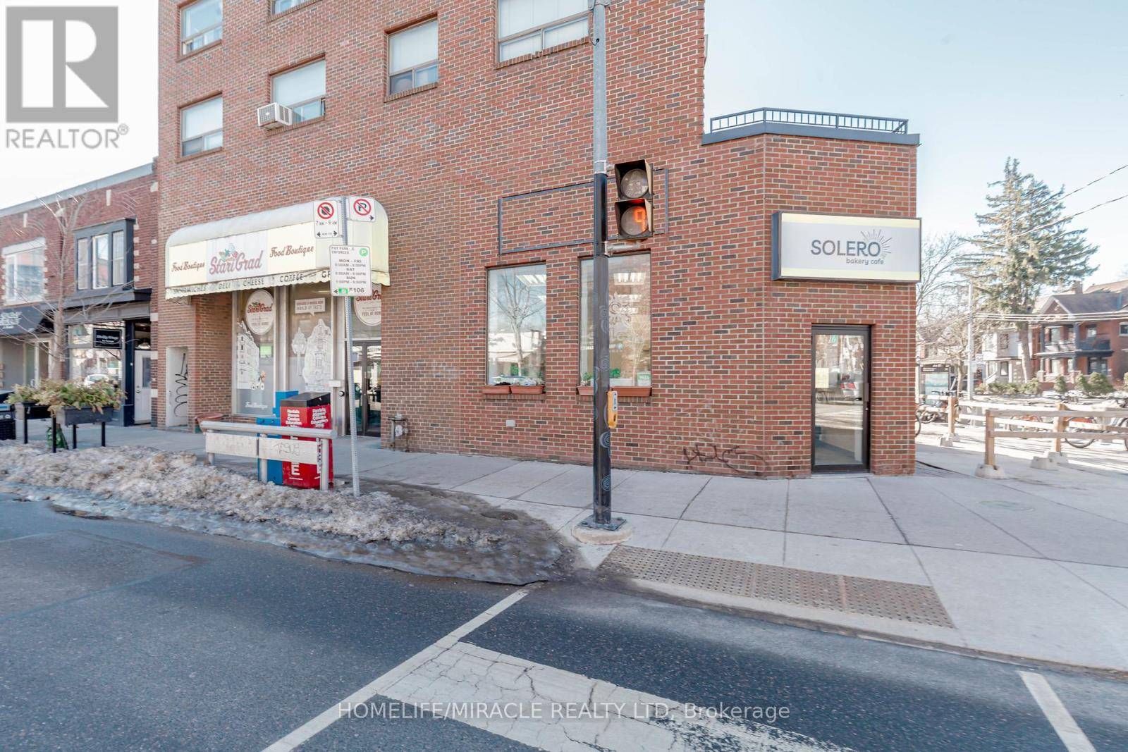 Toronto (junction Area), ON M6P1Z4,3029 DUNDAS STREET W