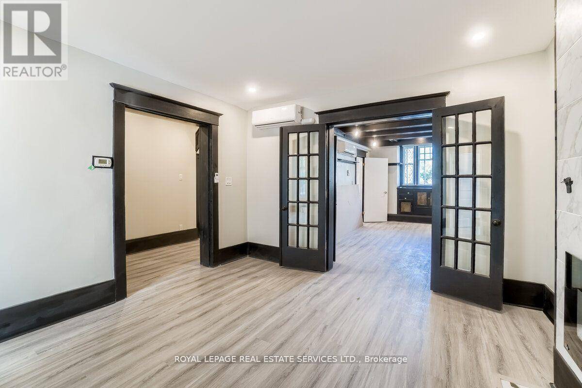 Toronto (south Parkdale), ON M6K2E9,31 TYNDALL AVENUE