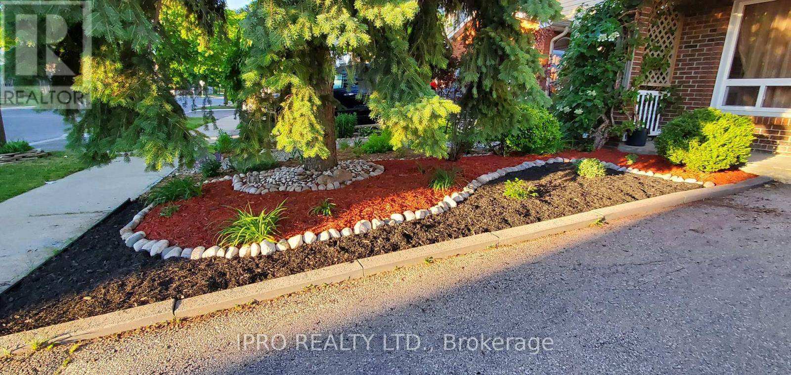 Brampton (madoc), ON L6V3V5,12 SIMMONS BOULEVARD