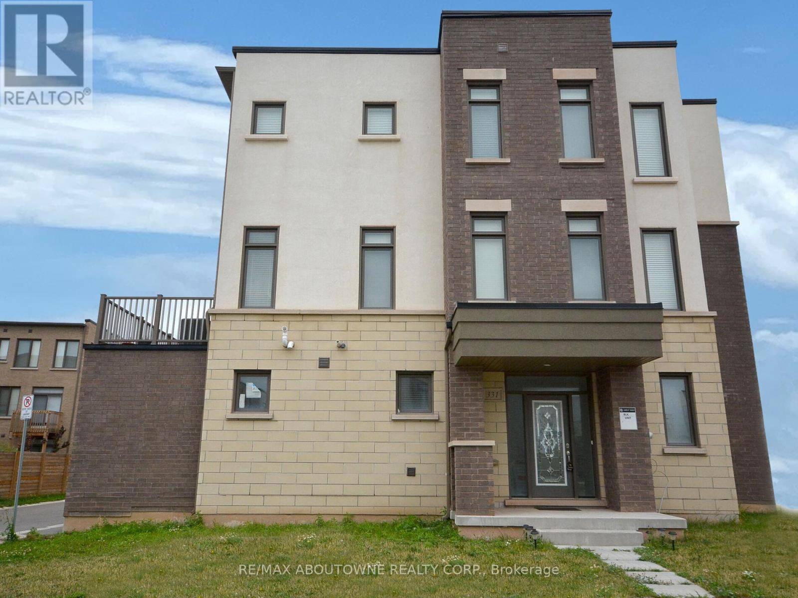 Oakville (go Glenorchy), ON L6H0L9,331 SQUIRE CRESCENT