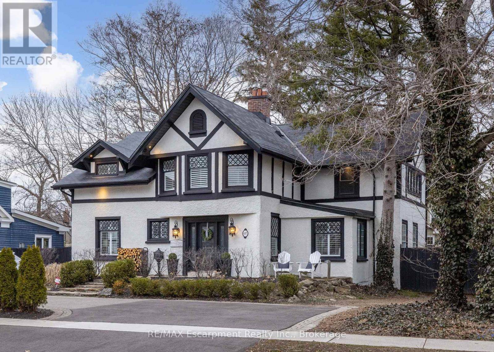 Oakville (oo Old Oakville), ON L6J3H8,407 TRAFALGAR ROAD
