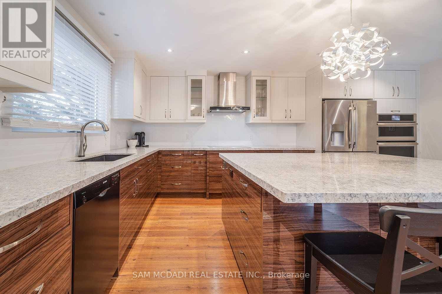 Mississauga (clarkson), ON L5J1G1,1730 SUNNINGDALE BEND