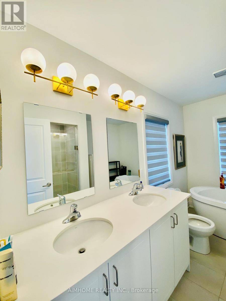 Mississauga (lakeview), ON L4Y0H2,2130 ROYAL GALA CIRCLE