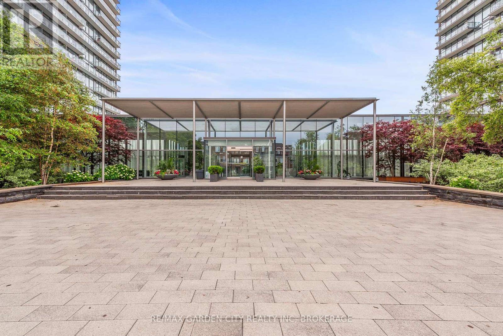 Toronto (high Park-swansea), ON M6S5B3,103 The Queensway WAY #405