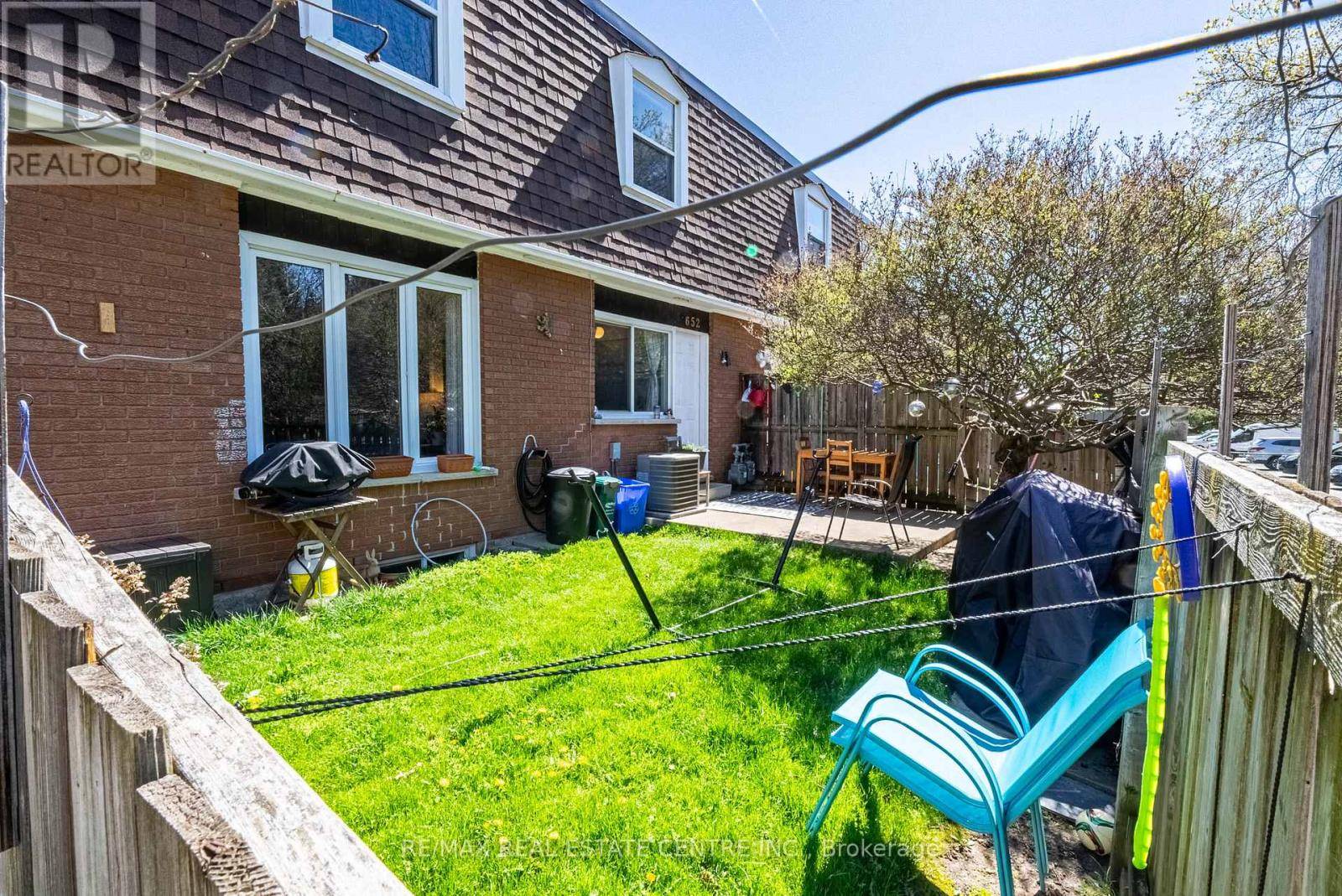 Burlington (lasalle), ON L7T3X7,648-654 FRANCIS ROAD SW