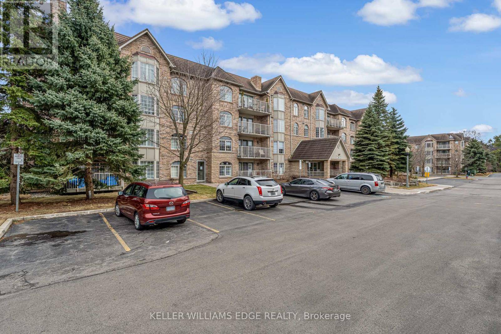 Burlington (bayview), ON L7T4L2,216 Plains RD West #D403