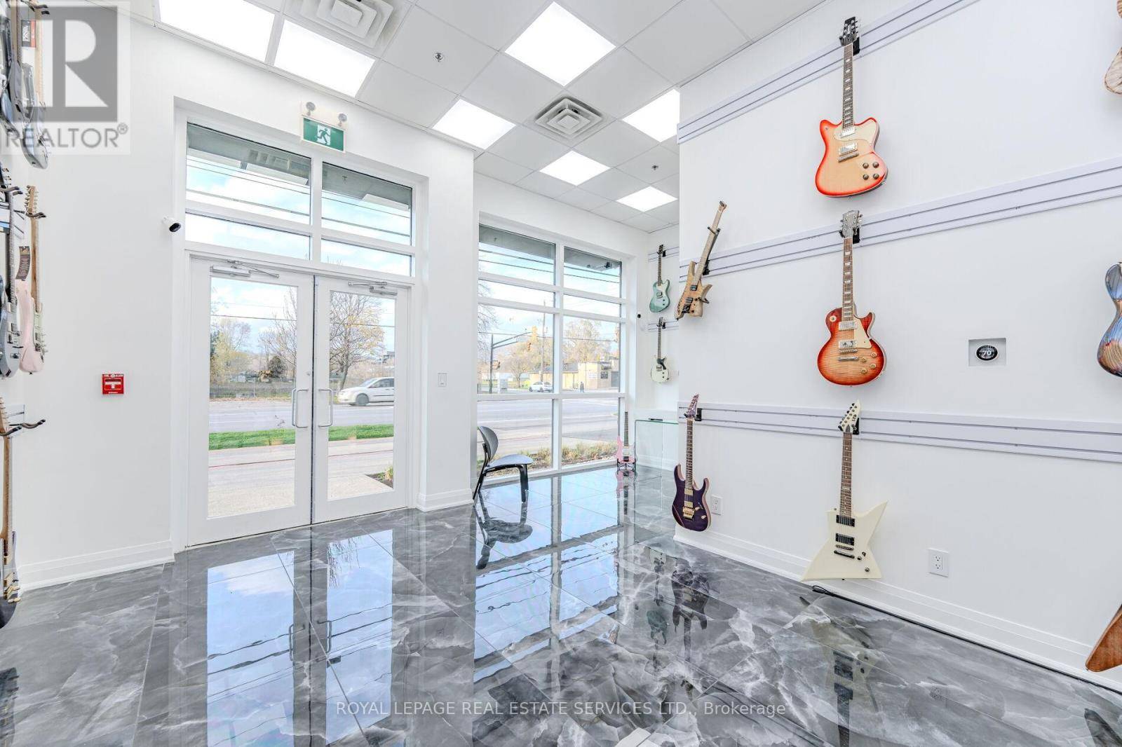 Burlington (lasalle), ON L7T0B9,34 Plains RD East #102