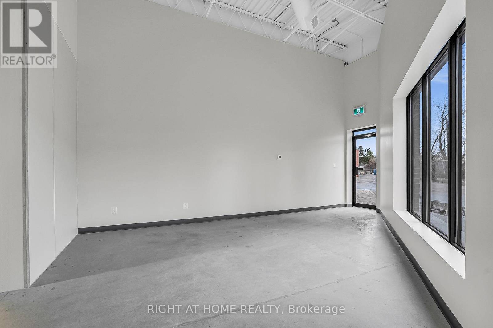 Toronto (weston), ON M9N3V3,2011 Lawrence AVE West #29