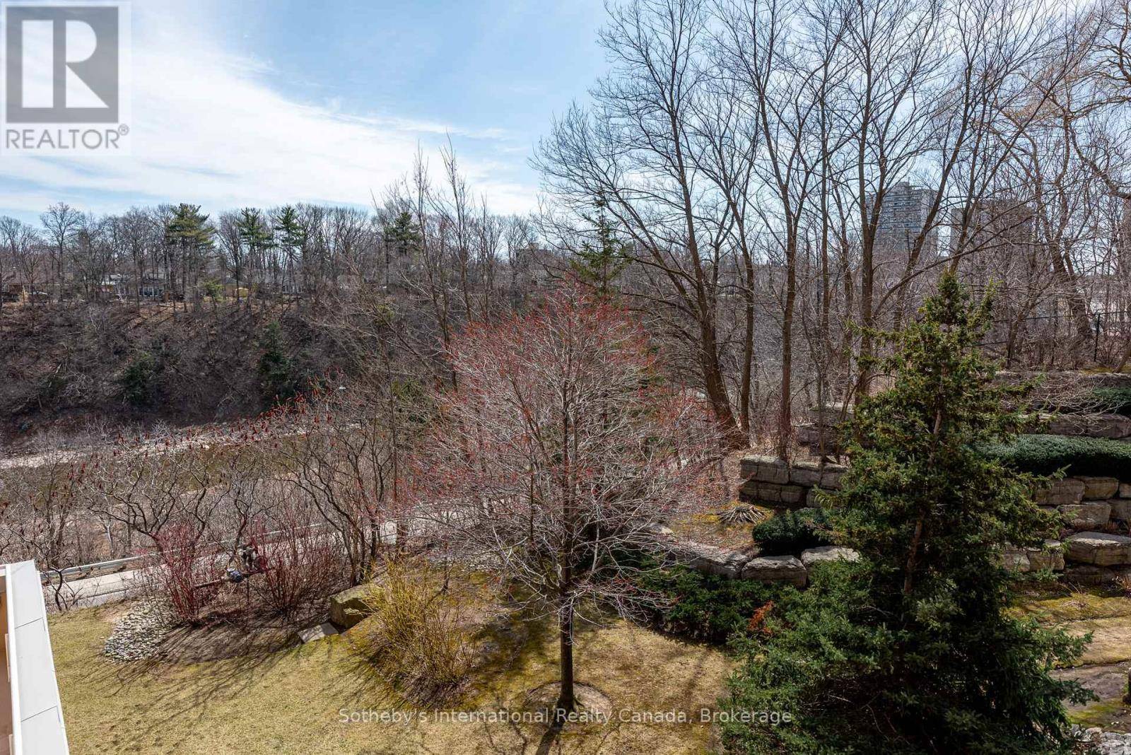 Oakville (qe Queen Elizabeth), ON L6J7W1,50 Old Mill RD #105