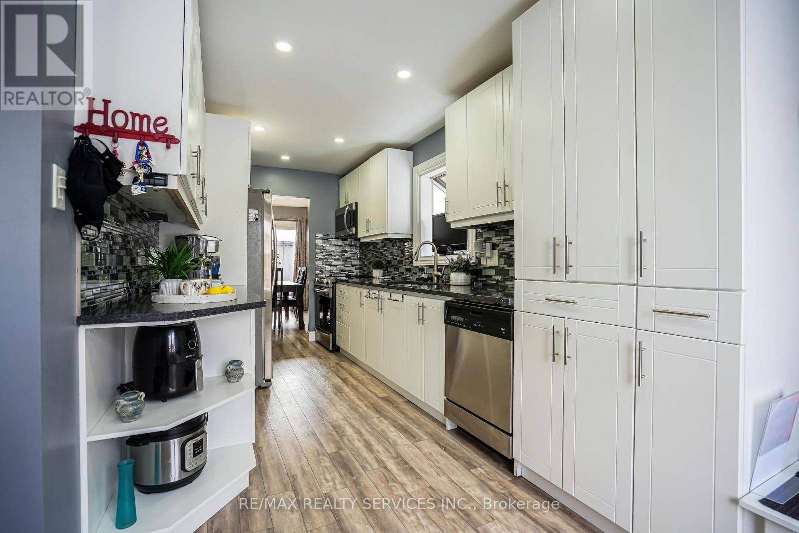 Brampton (heart Lake West), ON L6Z1R9,54 FERRI CRESCENT