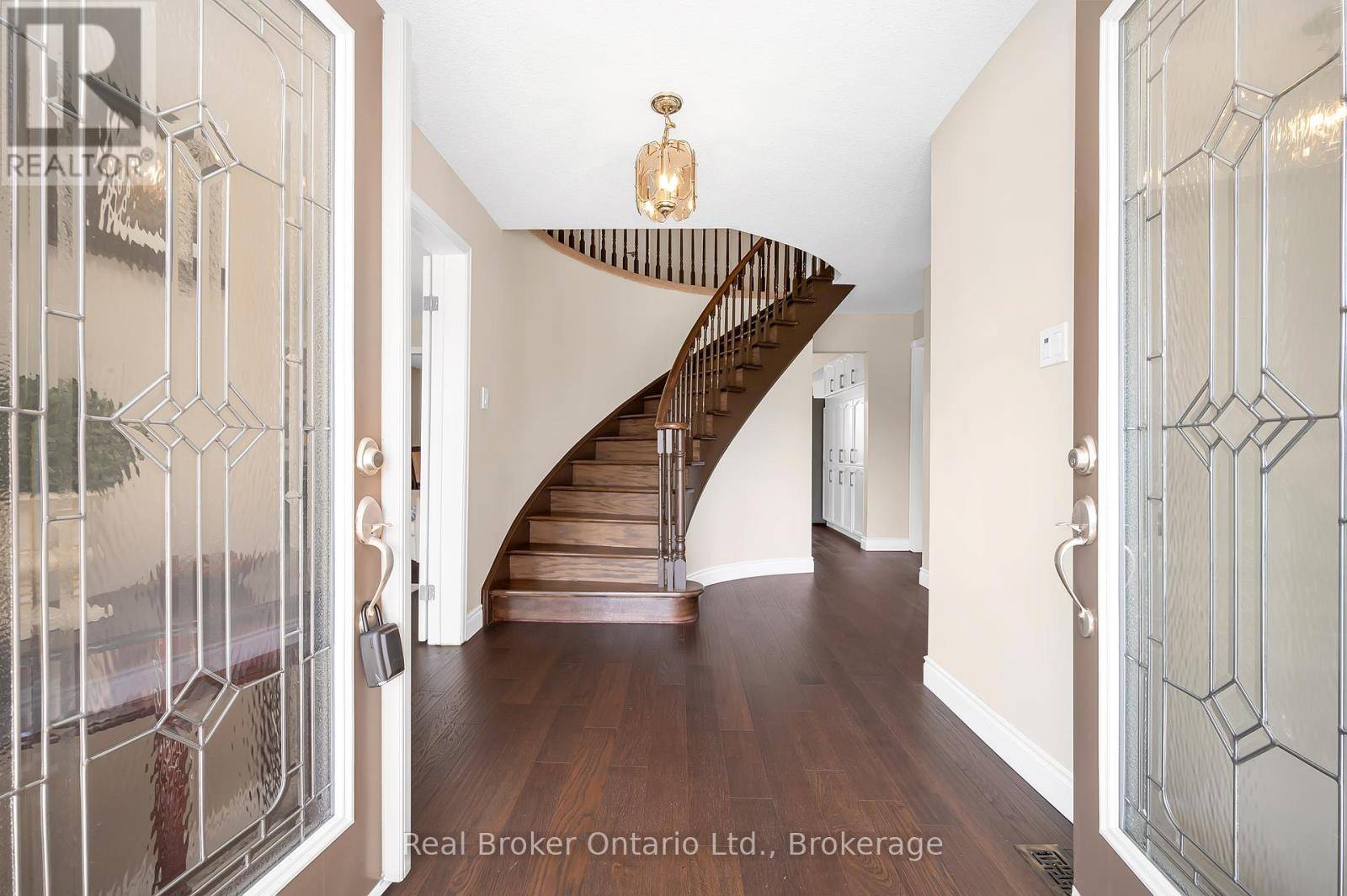 Burlington (headon), ON L7M2R3,2013 Windy Oaks DR