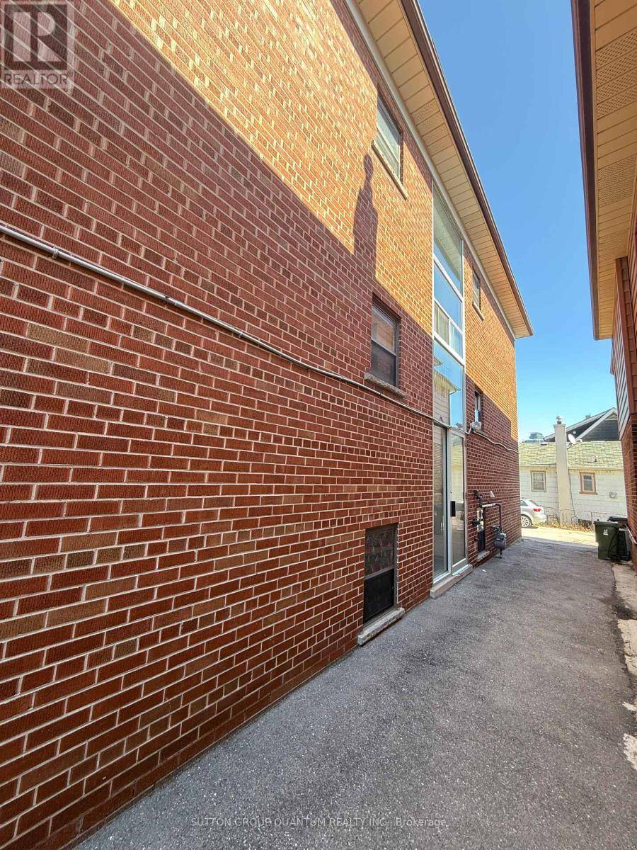 Toronto (mimico), ON M8Y2X7,25A MILTON STREET