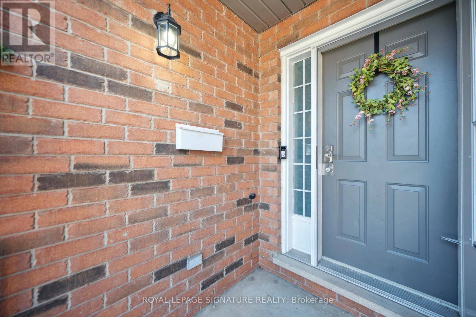 Burlington (brant), ON L7R1Y4,2061 GHENT AVENUE