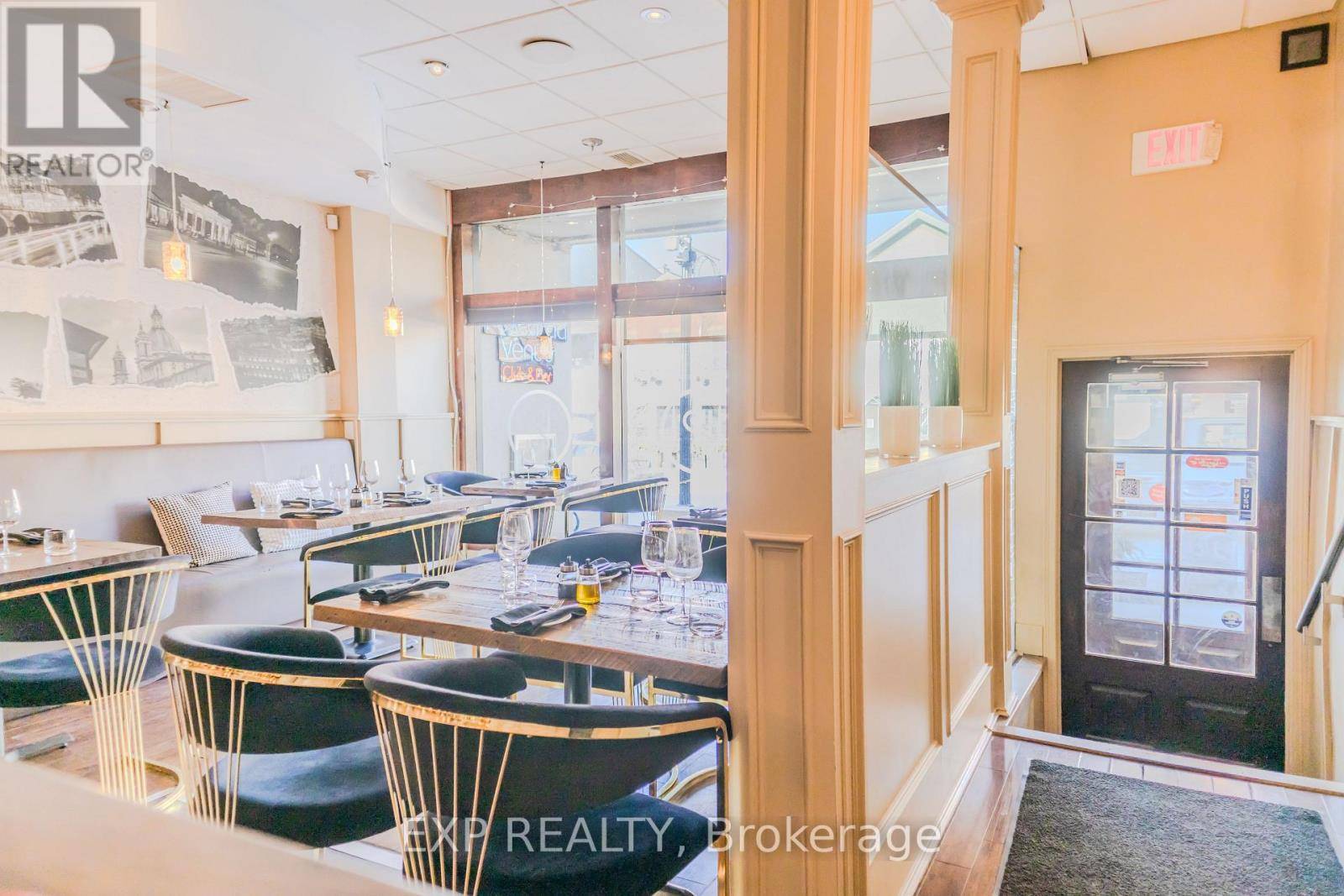 Oakville (oo Old Oakville), ON L6J1H8,218 LAKESHORE ROAD