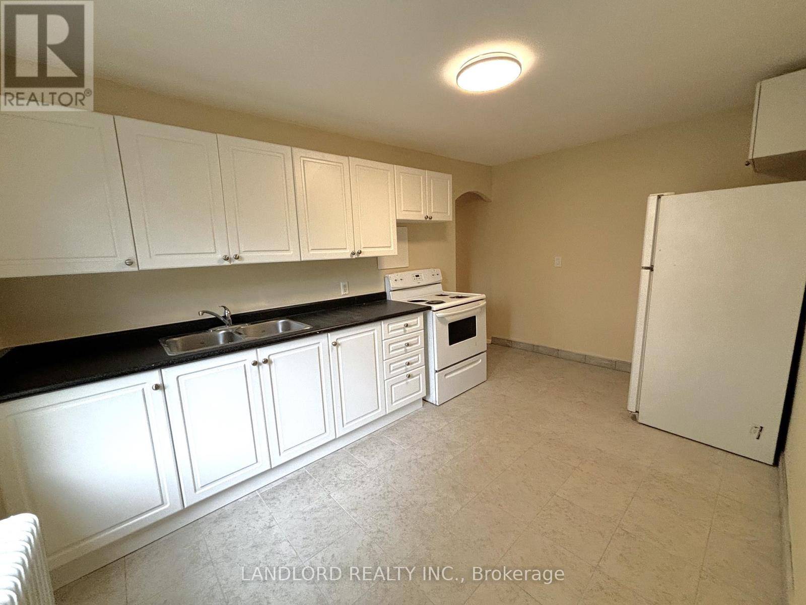 Toronto (mimico), ON M8V1G8,2696 Lake Shore BLVD West #13