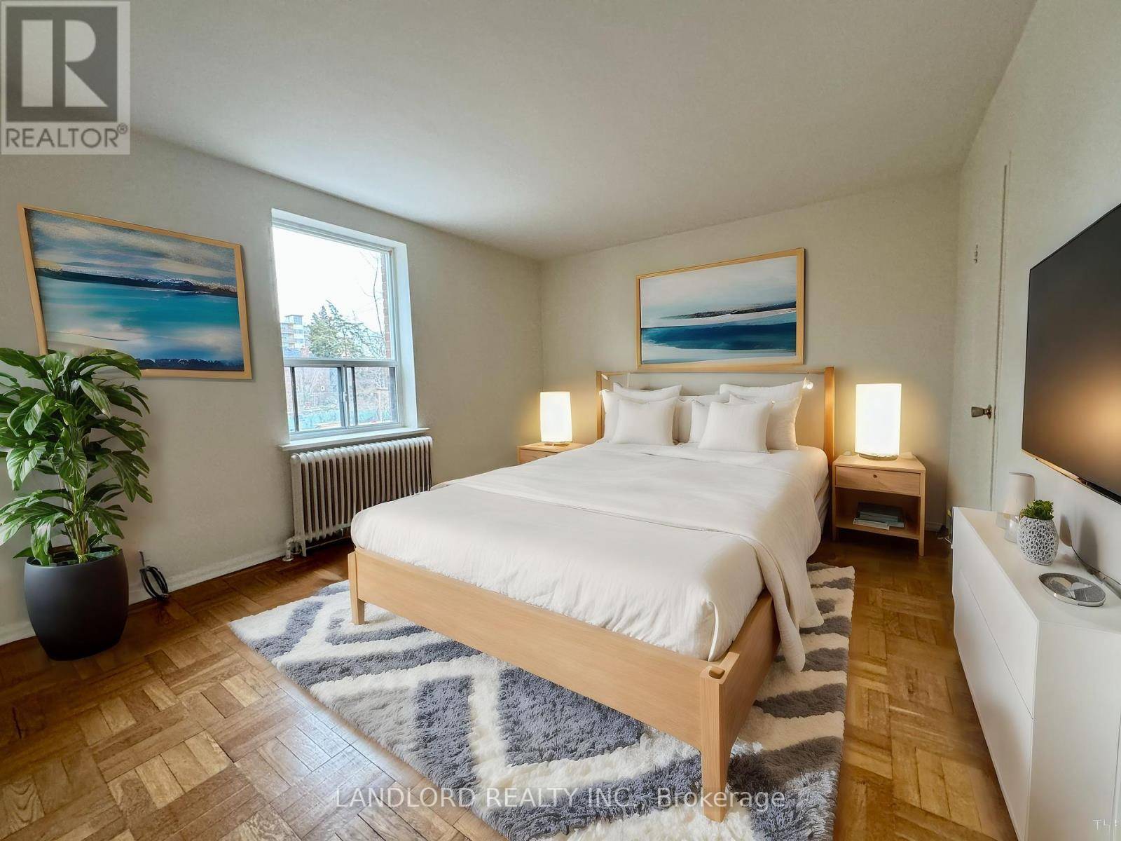 Toronto (mimico), ON M8V1G8,2696 Lake Shore BLVD West #4
