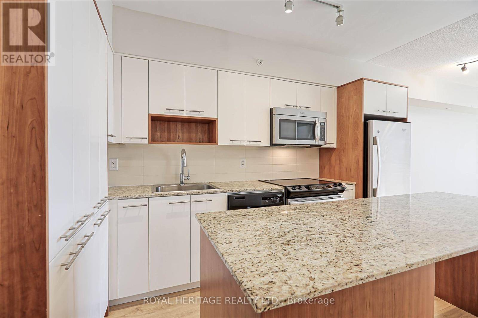 Toronto (islington-city Centre West), ON M9B0B1,5 Valhalla Inn RD #2609
