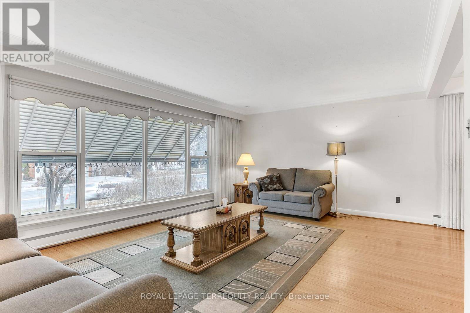 Toronto (humberlea-pelmo Park), ON M9M2T1,2981 WESTON ROAD
