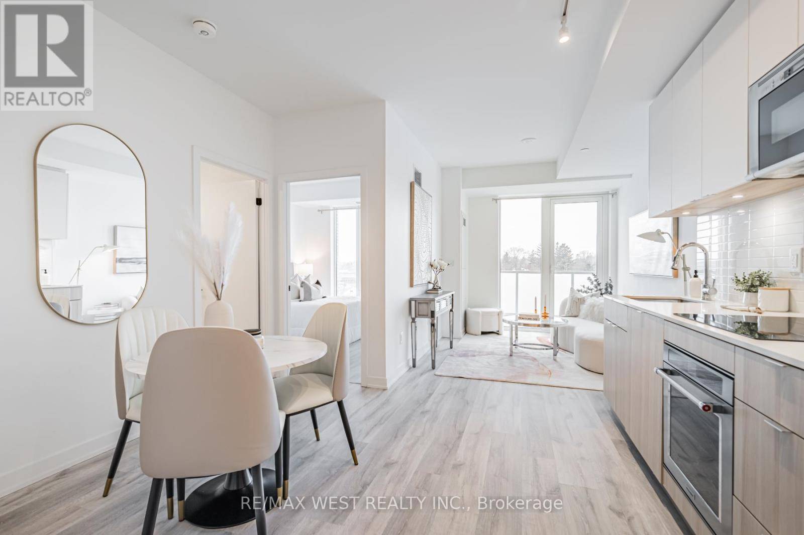 Mississauga (port Credit), ON L5H0A7,215 Lakeshore RD West #435