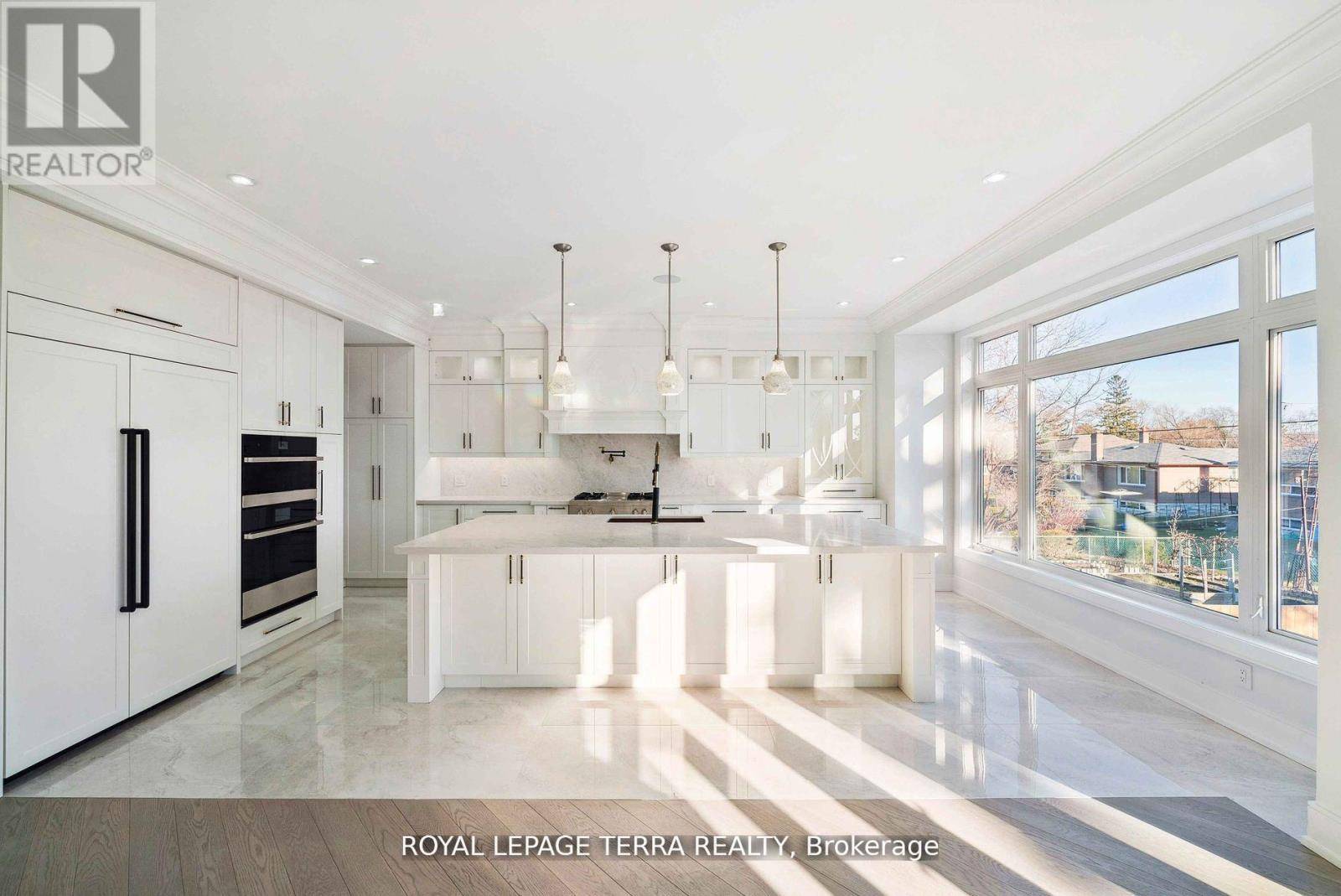 Toronto (yorkdale-glen Park), ON M6A1N9,309 RANEE AVENUE