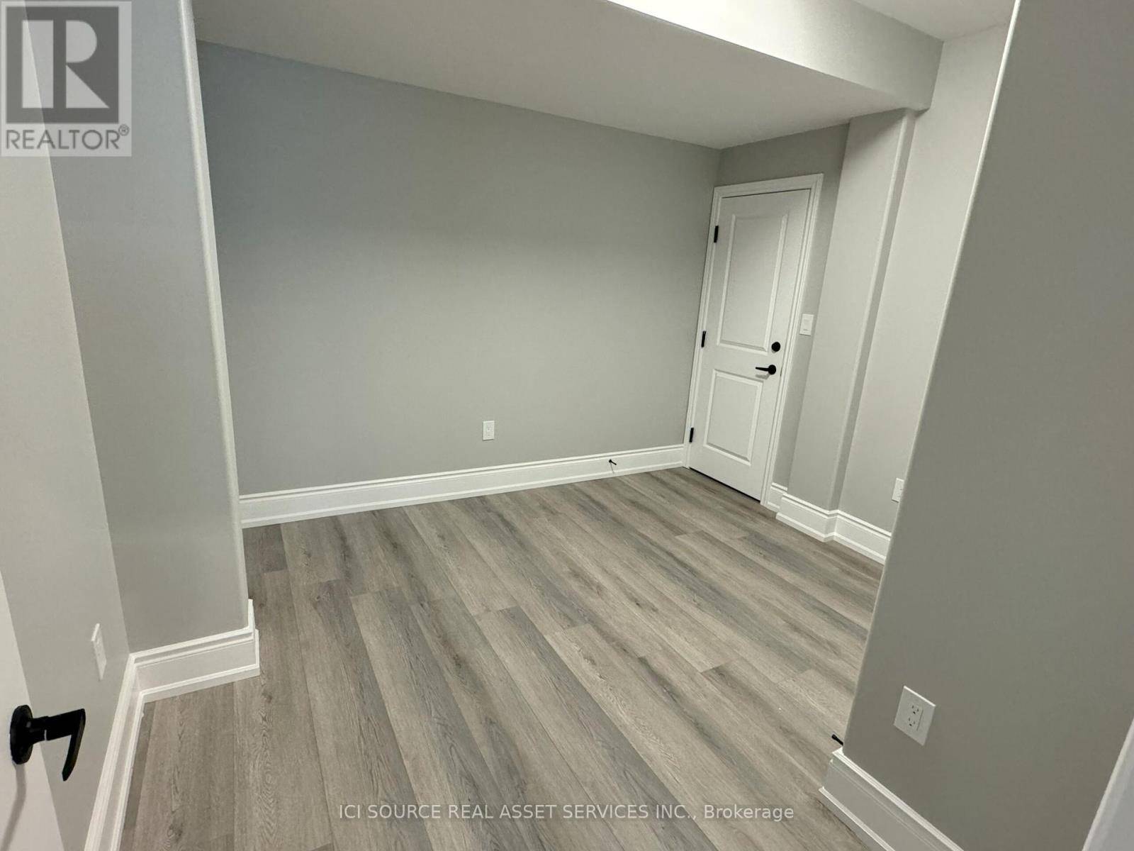 Milton (mi Rural Milton), ON L9E1T4,453 Thornborrow CT #Basement