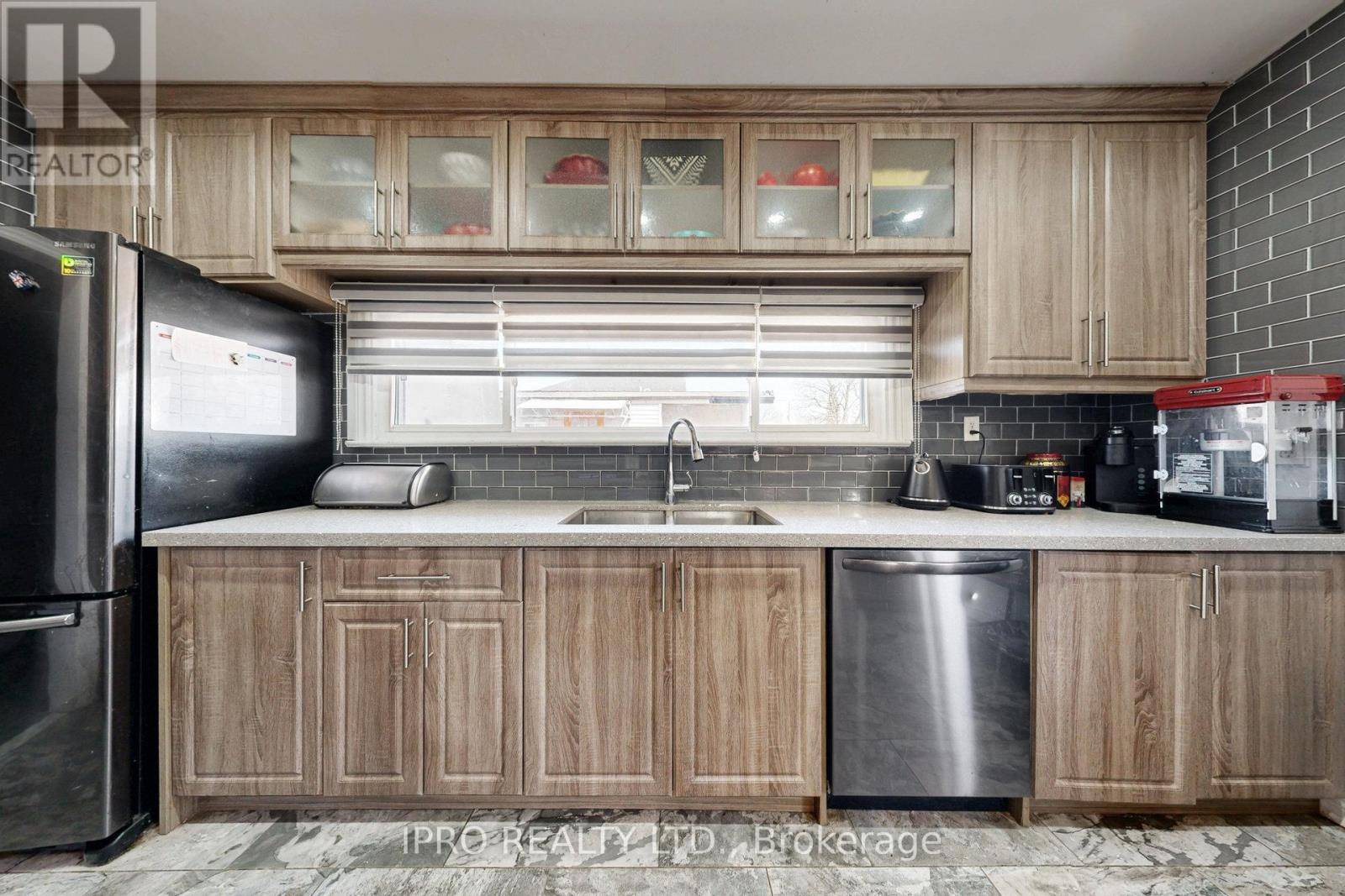 Mississauga (malton), ON L4T2B9,7648 REDSTONE ROAD