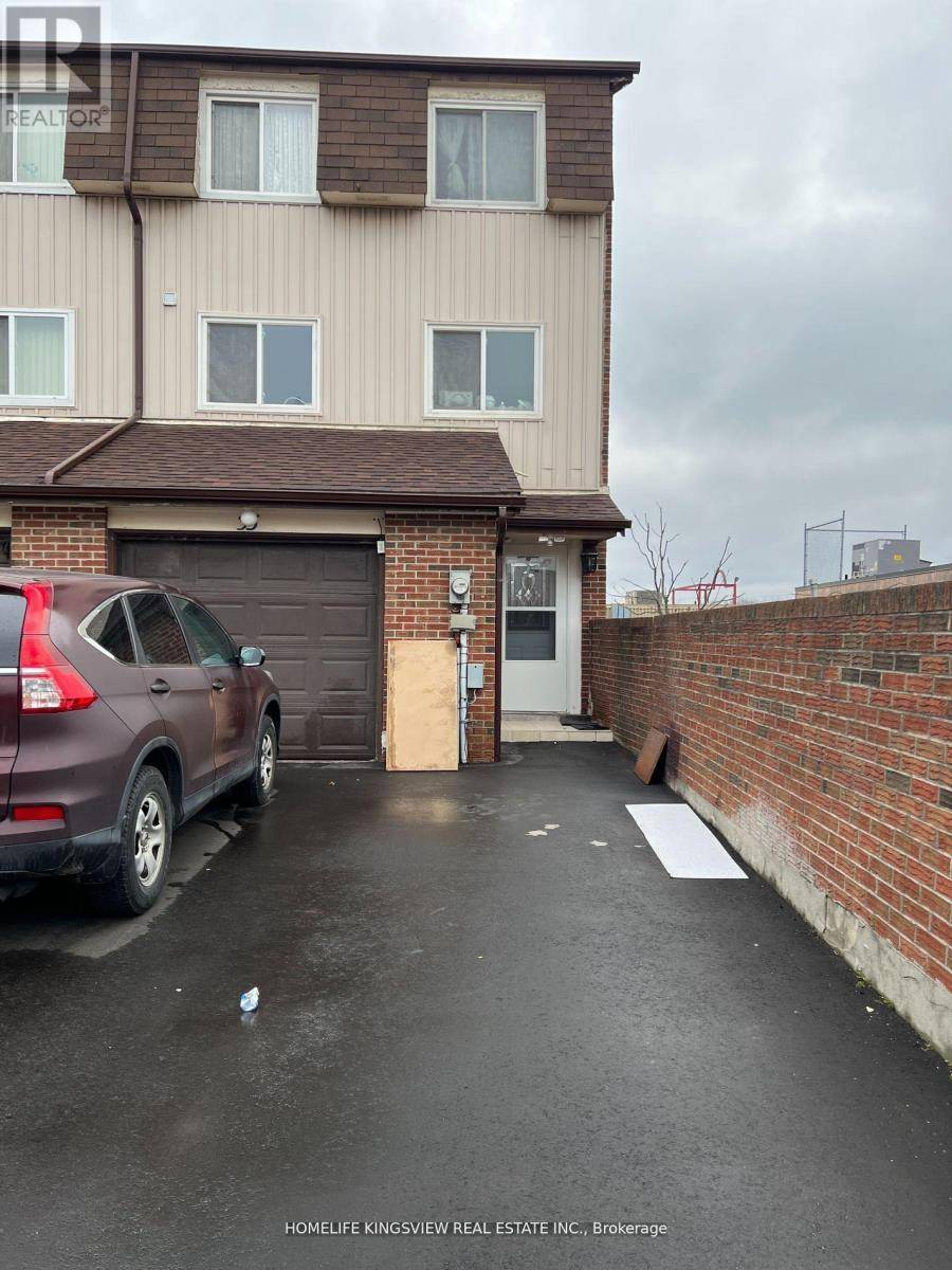 Toronto (downsview-roding-cfb), ON M3L2J4,35 San Robertoway #23