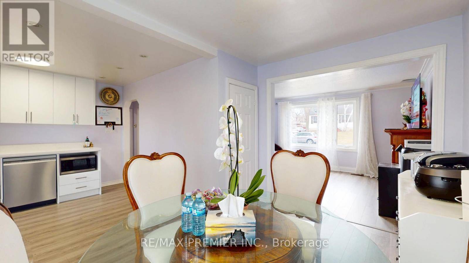 Toronto (humberlea-pelmo Park), ON M9M1C5,58 LOVILLA BOULEVARD