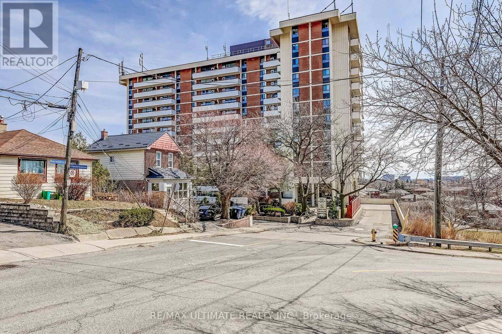 Toronto (keelesdale-eglinton West), ON M6M5A6,541 Blackthorn AVE East #1005