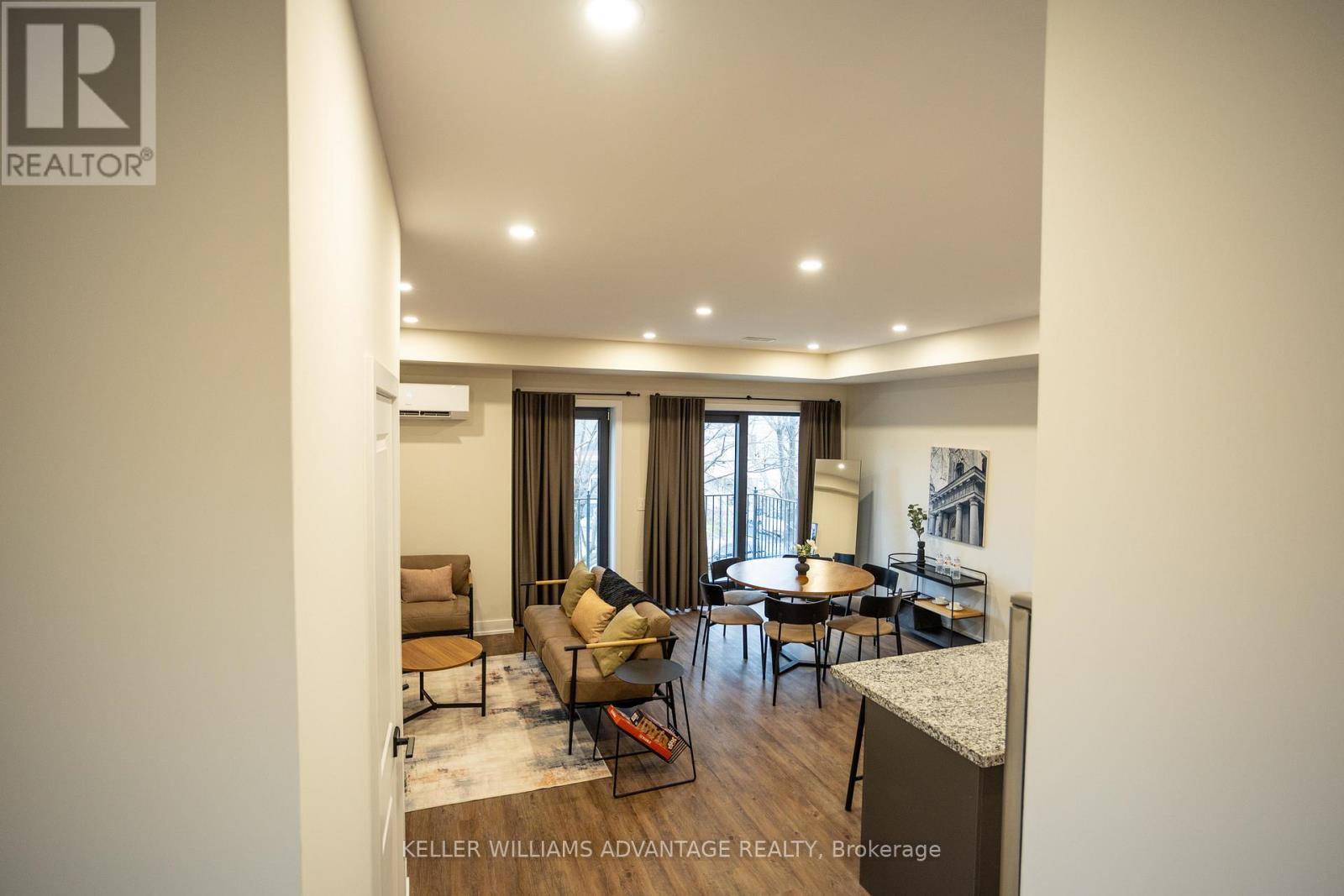 Toronto (rockcliffe-smythe), ON M6N4A1,21 Batavia AVE #Unit 2