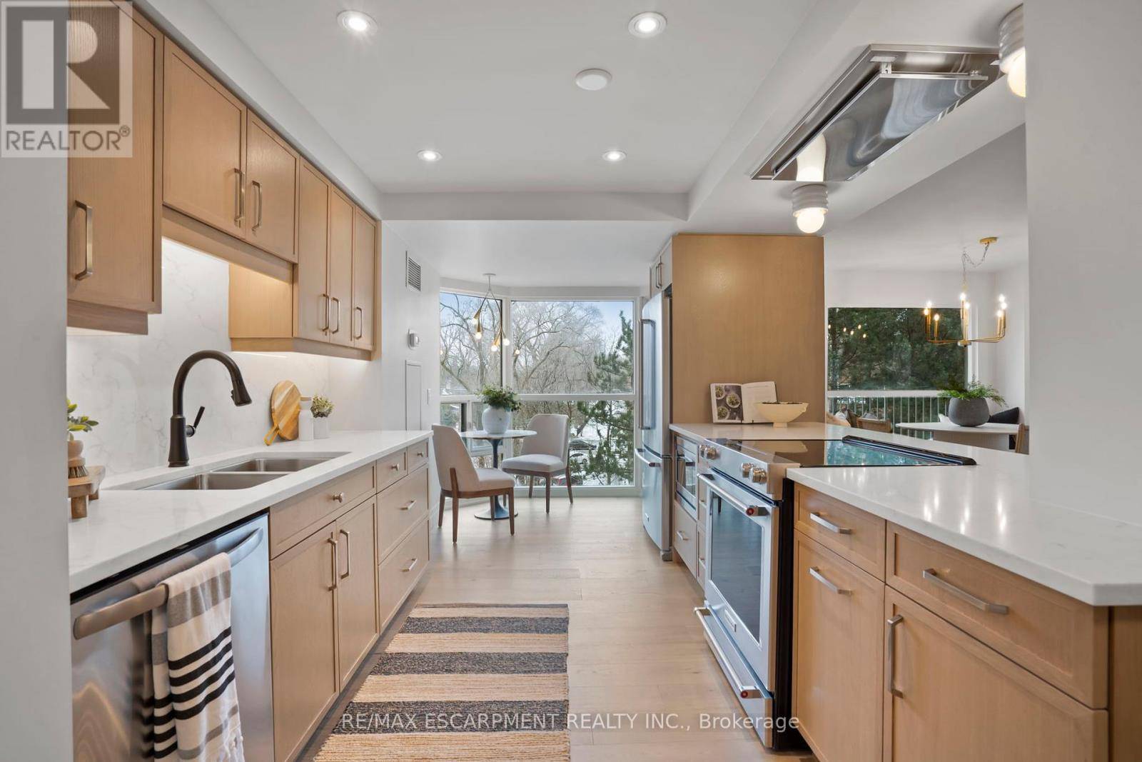 Burlington (brant), ON L7R4K1,2190 Lakeshore RD #403