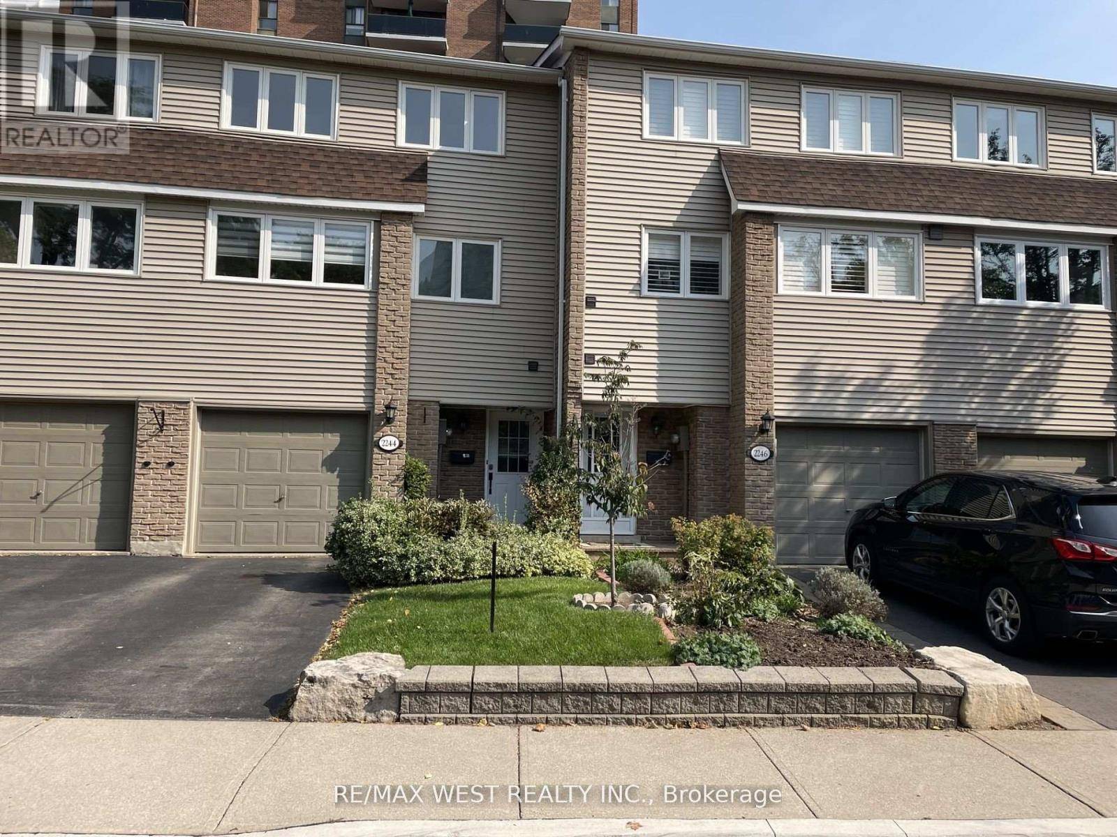 Oakville (br Bronte), ON L6L1C1,2244 Marine DR #2244