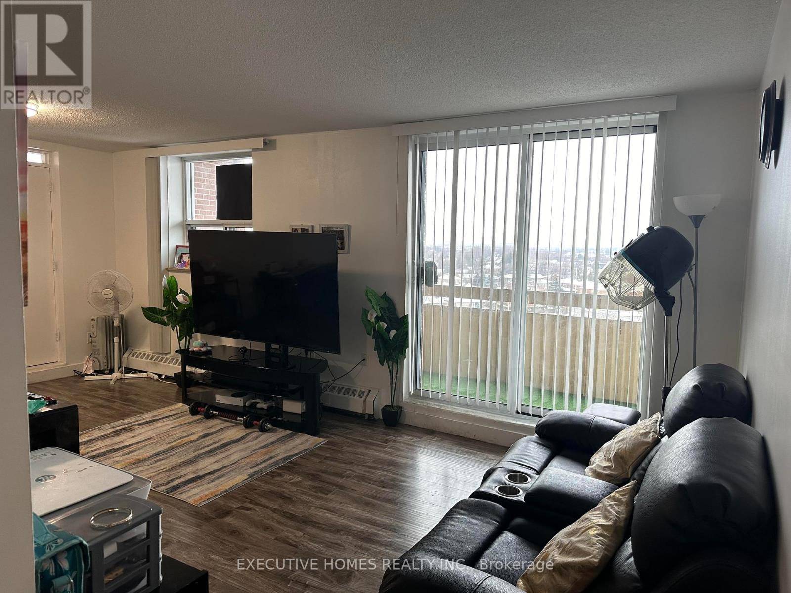 Mississauga (malton), ON L4T1B2,3555 Derry RD East #801