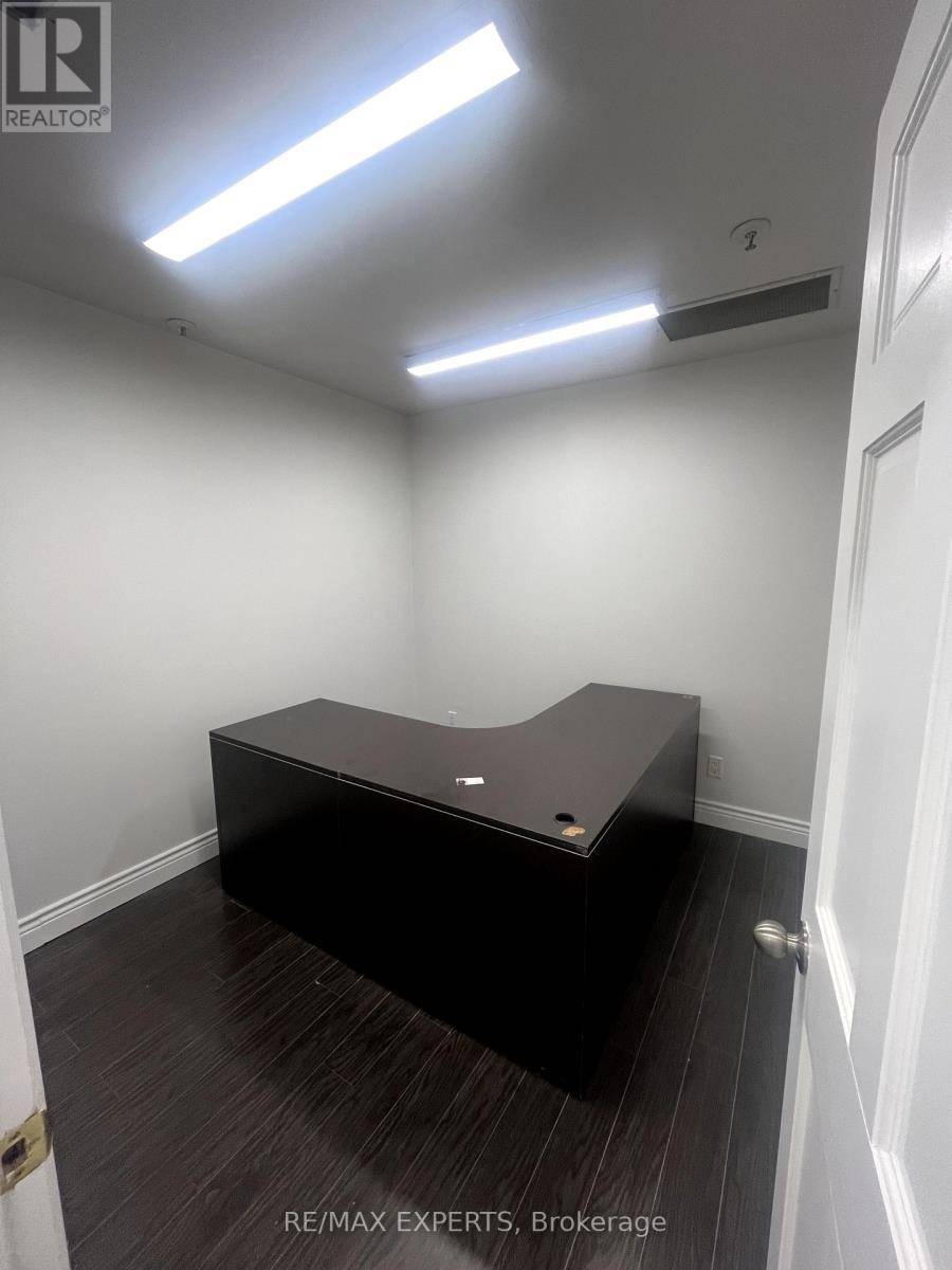 Toronto (west Humber-clairville), ON M9W6M6,14 Steinway BLVD #6