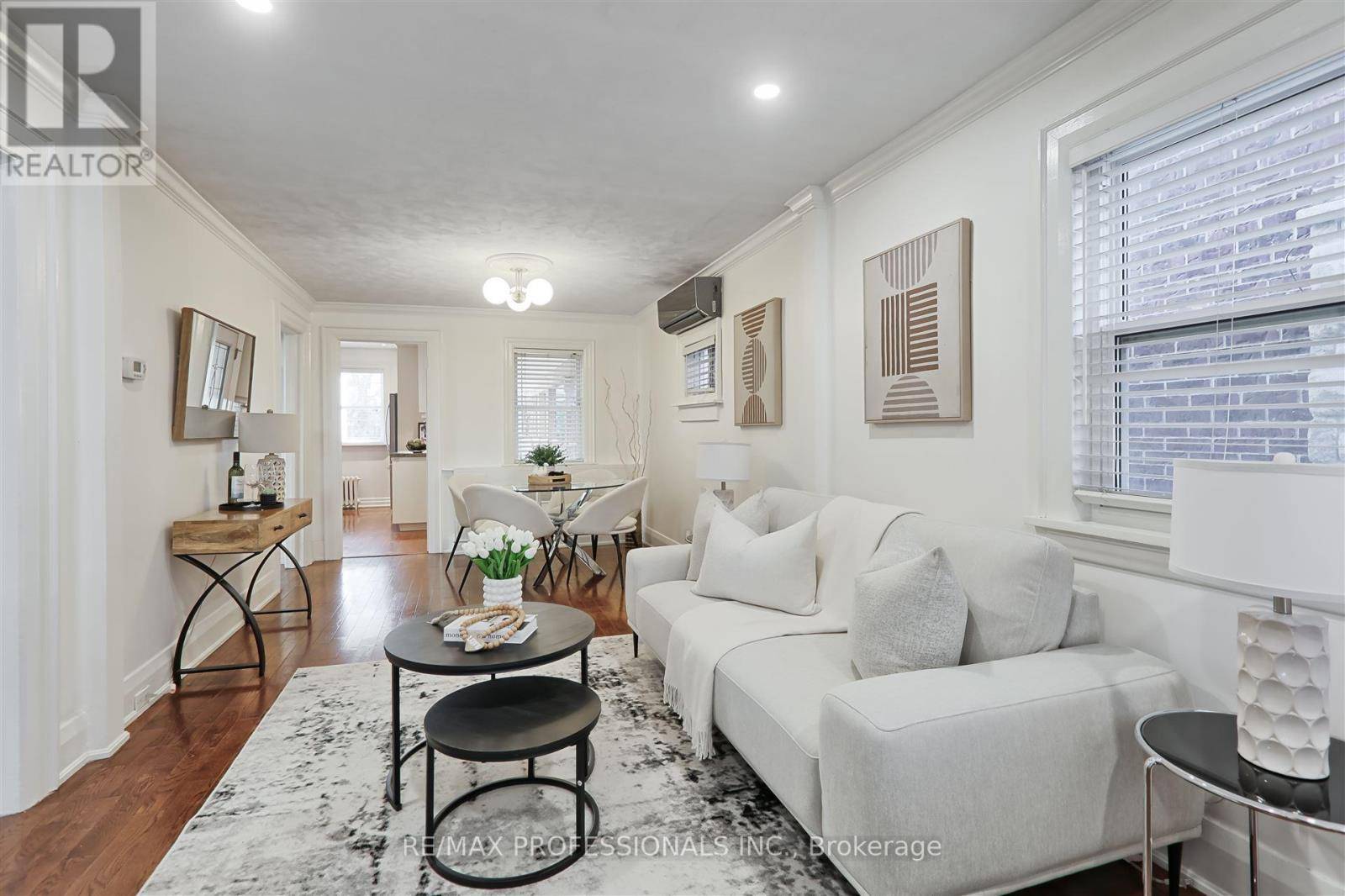 Toronto (stonegate-queensway), ON M8Y3L2,63 GUTHRIE AVENUE