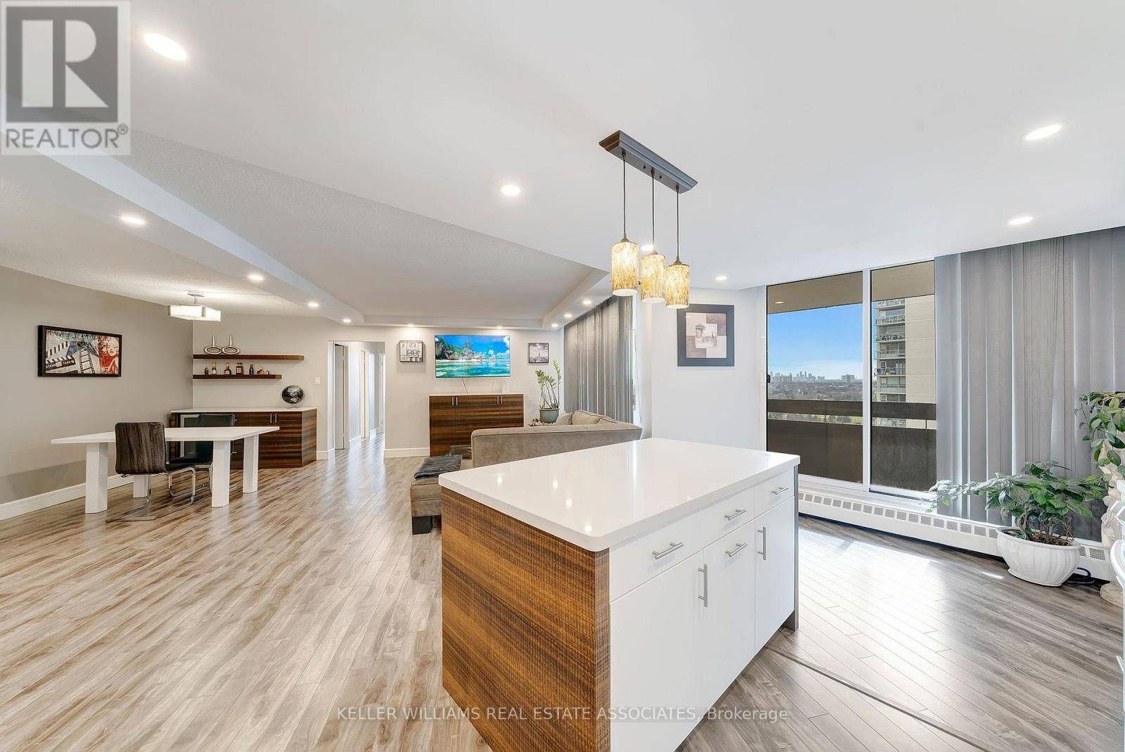 Toronto (eringate-centennial-west Deane), ON M9C1Y6,335 Mill RD West #1406