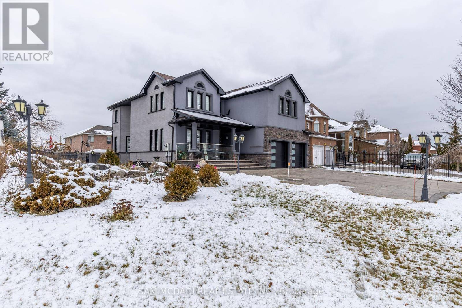 Mississauga (east Credit), ON L5V2N9,987 Bristol RD West #BSMT