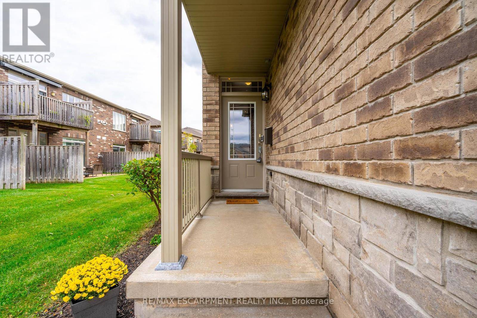 Burlington (tansley), ON L7M0V3,2120 Itabashi WAY #262