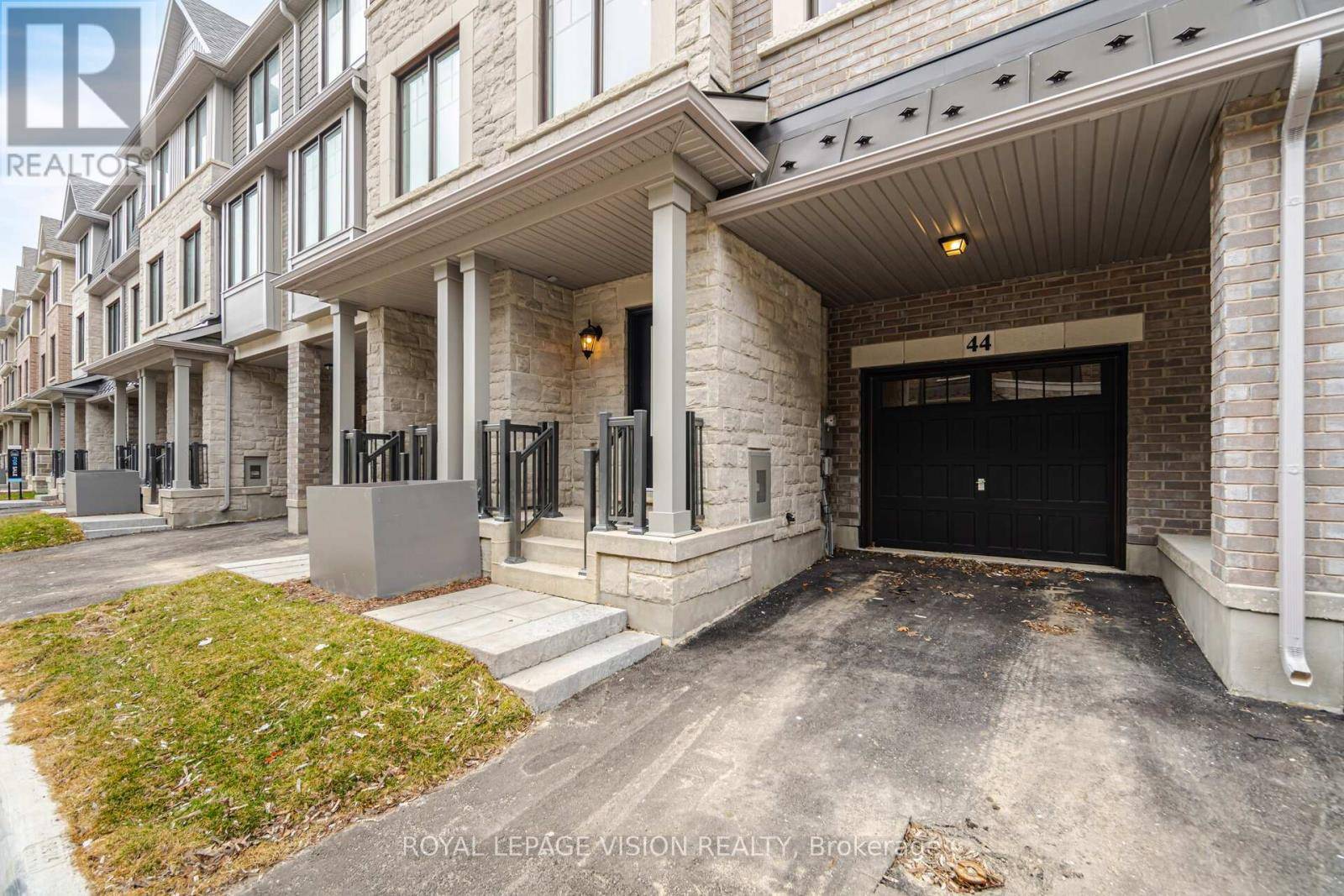 Brampton (credit Valley), ON L6Y6L3,44 FOLCROFT STREET